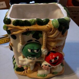 Vintage Mars M. & M.s planter